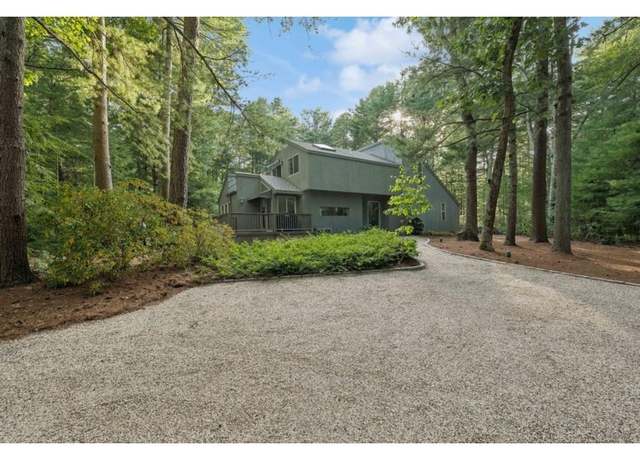 Property at 33 Oak Hill Ln, East Hampton, NY 11937, 4 beds, 3 baths