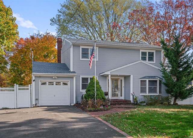 Property at 2261 5th Ave, Ronkonkoma, NY 11779, 4 beds, 1.5 baths