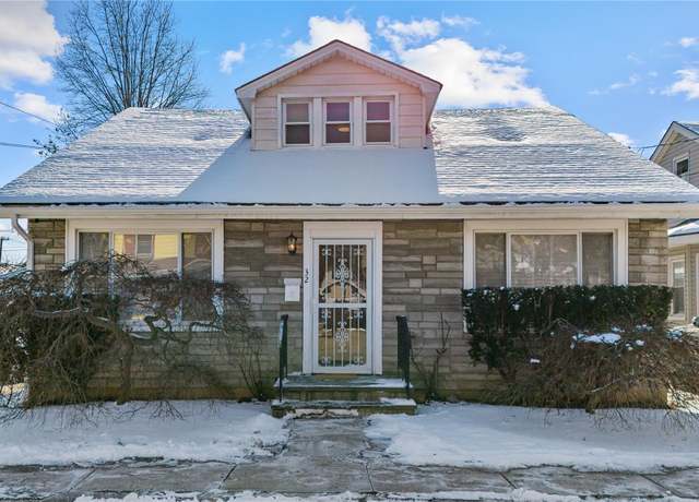 Property at 32 Wellington St, Hempstead, NY 11550, 5 beds, 2 baths