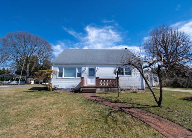 Property at 2135 Maple St, Baldwin, NY 11510, 5 beds, 1 bath