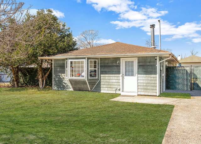 Property at 91 Eleanor Ave, Mastic, NY 11950, 3 beds, 1 bath