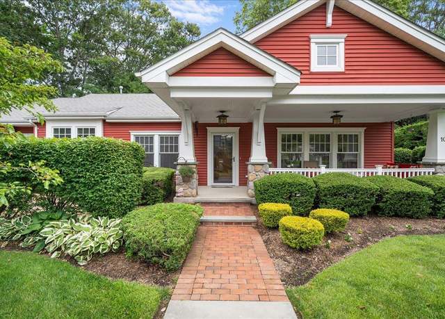 Property at 10 Cottage Dr, Bohemia, NY 11716, 2 beds, 2 baths