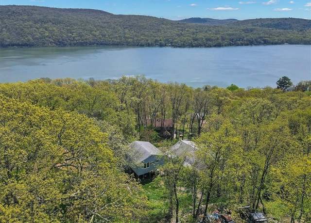 Property at 186 Brook Trl, Greenwood Lake, NY 10925, 2 beds, 1 bath