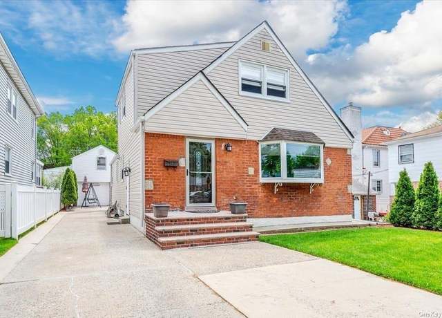 Property at 252-14 82nd Rd, Bellerose, NY 11426, 4 beds, 3 baths