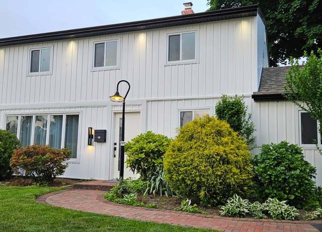Property at 21 Myrtle Ln, Levittown, NY 11756, 5 beds, 2 baths