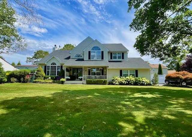 Property at 1465 7th St, West Babylon, NY 11704, 4 beds, 2.5 baths