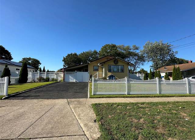 Property at 49 E Chestnut St, Central Islip, NY 11722, 3 beds, 2 baths