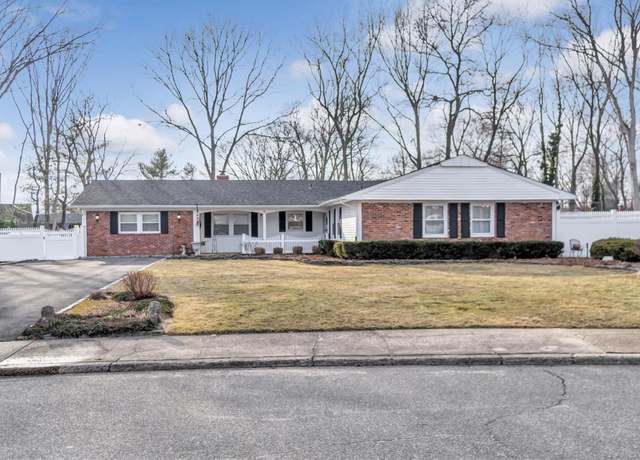 Property at 6 Birdseye Cir, Stony Brook, NY 11790, 5 beds, 3 baths