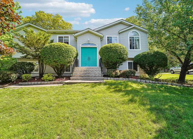Property at 11 Hagan Ct, Sparkill, NY 10976, 4 beds, 2.5 baths