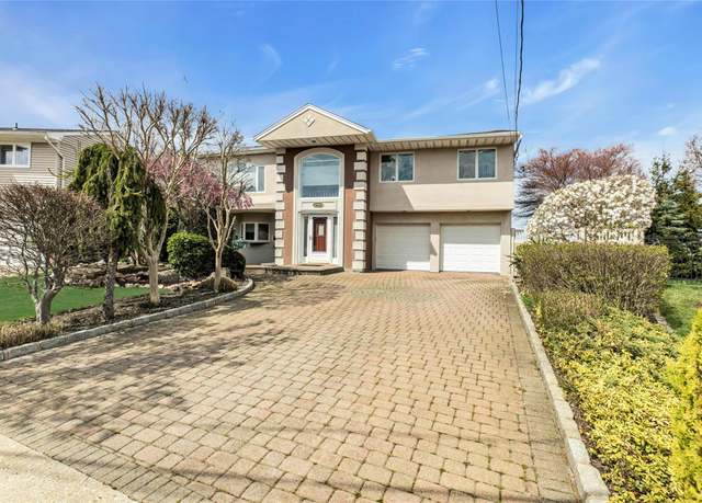 Property at 2789 Rita Ct, Bellmore, NY 11710, 4 beds, 2.5 baths