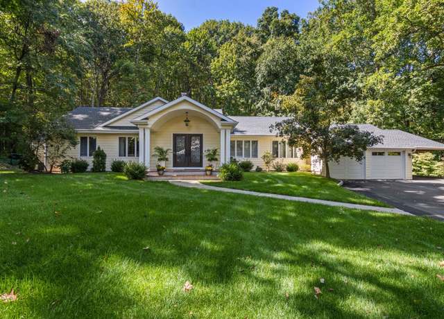 Property at 22 Overbrook Dr, Centerport, NY 11721, 3 beds, 2.5 baths