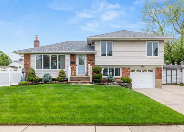 Property at 24 Lincoln St, Farmingdale, NY 11735, 3 beds, 2 baths