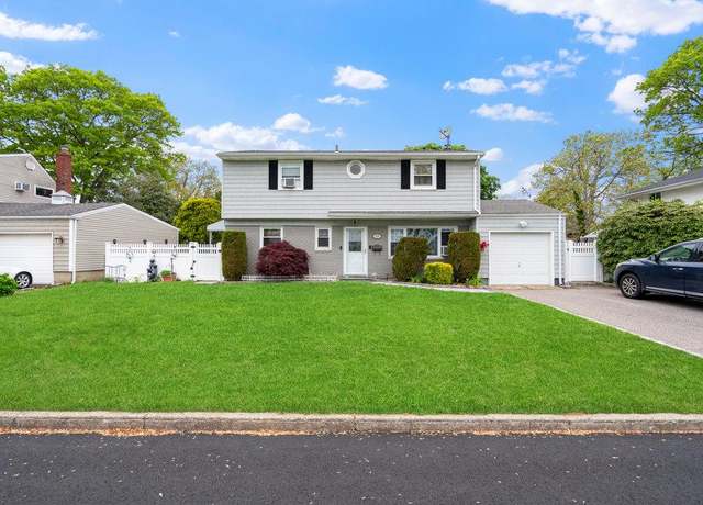 Property at 529 Davis St, North Babylon, NY 11703, 3 beds, 1.5 baths