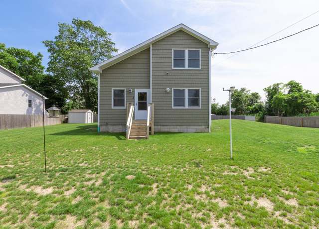 Property at 2 Lafayette Dr, Shirley, NY 11967, 3 beds, 1.5 baths