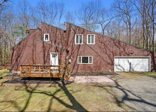 Property at 16 Clipper Dr, Wurtsboro, NY 12790, 3 beds, 2.5 baths