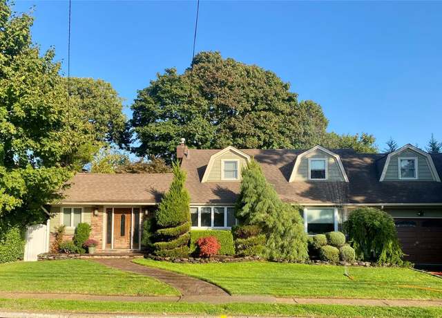 Property at 251 Roosevelt Ave, Massapequa Park, NY 11762, 4 beds, 2 baths