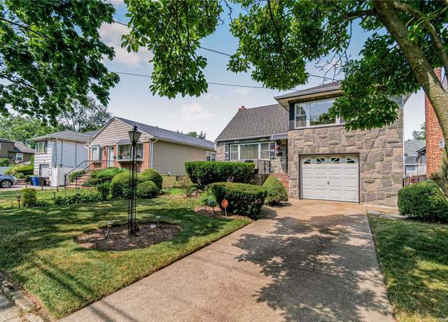Property at 249-21 145th Ave, Rosedale, NY 11422, 3 beds, 1.5 baths