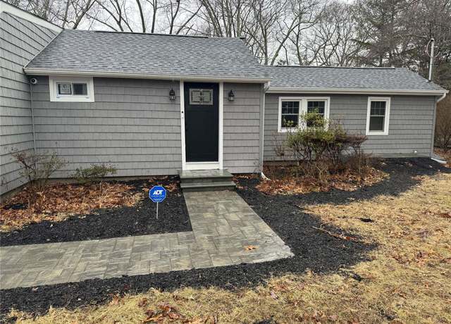 Property at 4 Oak Ln, Coram, NY 11727, 3 beds, 1.5 baths