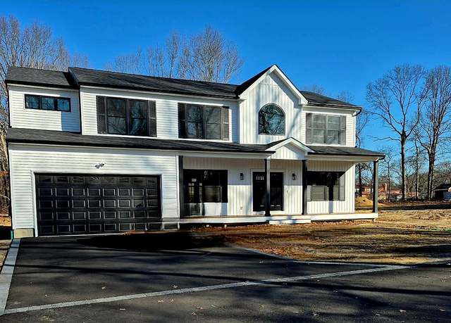 Property at 113 Currans Rd, Middle Island, NY 11953, 5 beds, 3 baths