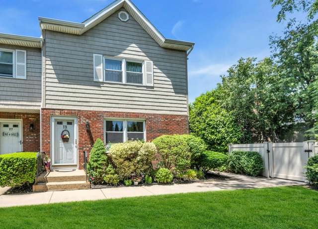 Property at 1425 Jerusalem Ave #19, North Merrick, NY 11566, 1 bed, 1.5 baths