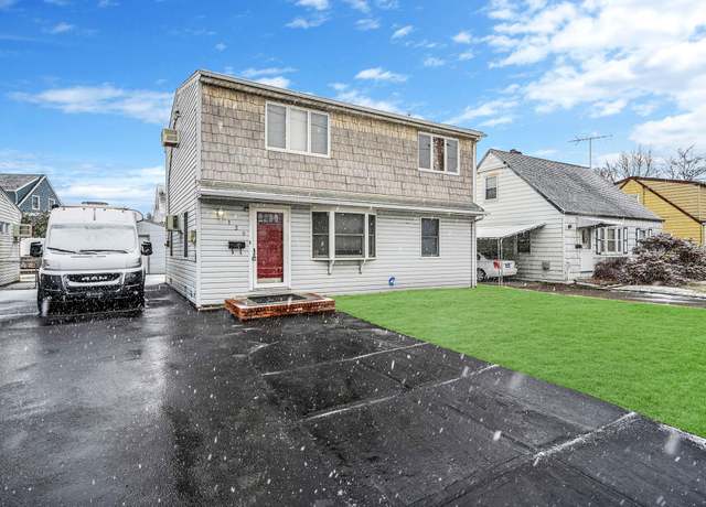 Property at 139 Peninsula Blvd, Valley Stream, NY 11581, 5 beds, 3 baths