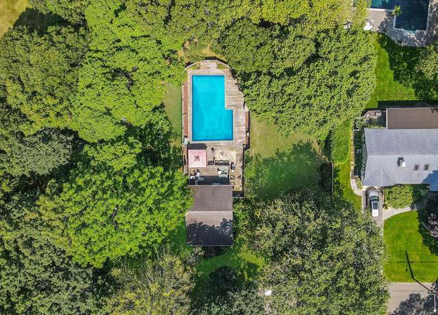Property at 15 Youngs Ave, Mattituck, NY 11952, 3 beds, 1 bath