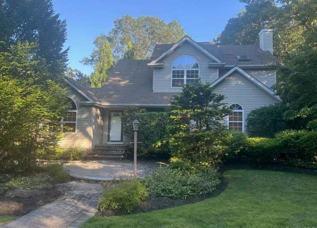 Property at 24 River Heights Dr, Smithtown, NY 11787, 4 beds, 2.5 baths