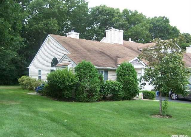 Property at 540 Race Pl, Oakdale, NY 11769, 2 beds, 1 bath