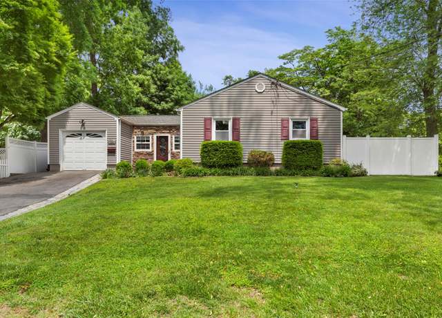 Property at 256 Round Hill Dr, Yonkers, NY 10710, 3 beds, 2 baths