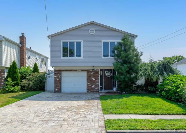 Property at 29 S Bay Dr, Babylon, NY 11702, 3 beds, 2 baths