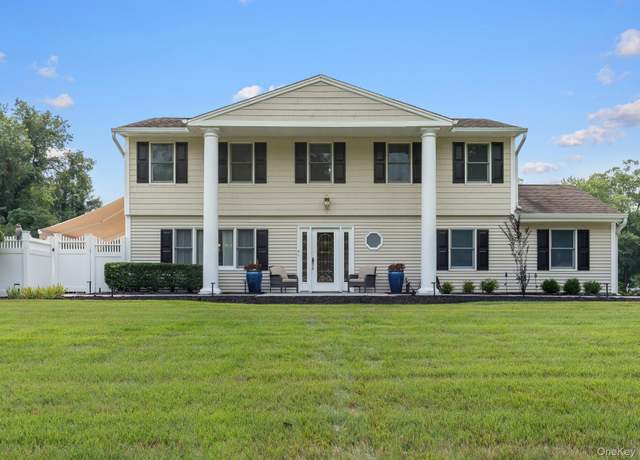 Property at 49 Dorchester Rd, Smithtown, NY 11787, 4 beds, 2.5 baths