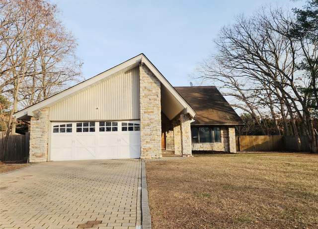 Property at 41 Glenmere Ln, Coram, NY 11727, 5 beds, 3 baths