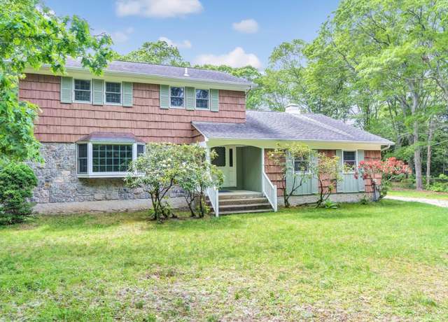 Property at 47A Old Squires Rd, Hampton Bays, NY 11946, 4 beds, 2.5 baths