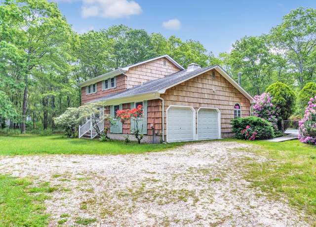 Property at 47A Old Squires Rd, Hampton Bays, NY 11946, 4 beds, 2.5 baths