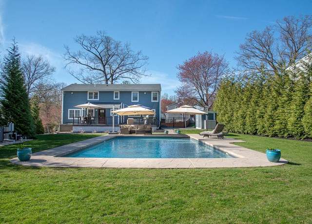 Property at 19 Evergreen Ln, Pearl River, NY 10965, 4 beds, 3.5 baths