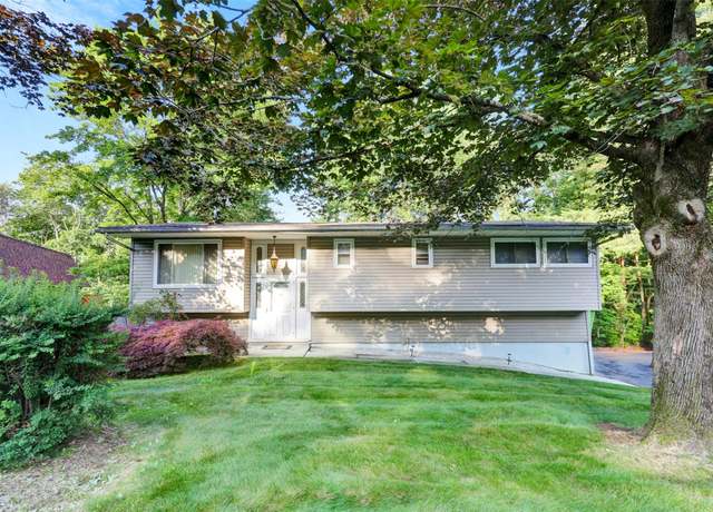 Property at 5 Medford Pl, Nanuet, NY 10954, 4 beds, 2.5 baths