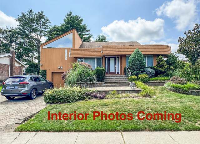 Property at 11 Tompkins Ave, Jericho, NY 11753, 5 beds, 2.5 baths