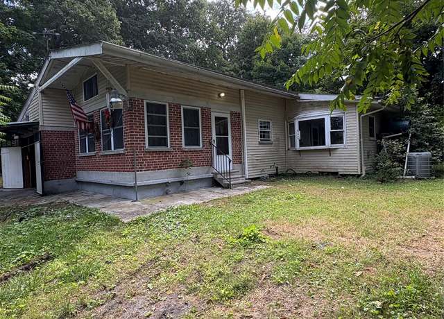 Property at 13 Old Postal Rd, Cold Spring, NY 10516, 2 beds, 1.5 baths