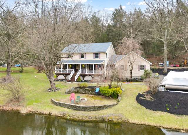 Property at 1285 Lakes Rd, Monroe, NY 10950, 4 beds, 3 baths