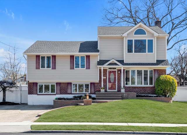 Property at 25 Cumberland Rd, Jericho, NY 11753, 4 beds, 3 baths