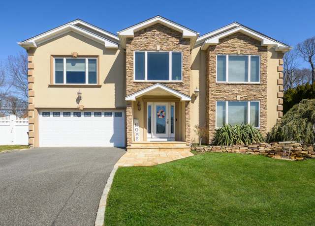 Property at 50 Townline Ct, Hauppauge, NY 11788, 4 beds, 2.5 baths