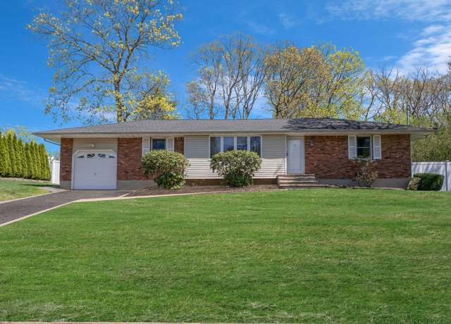 Property at 37 Balaton Ave, Ronkonkoma, NY 11779, 3 beds, 1 bath