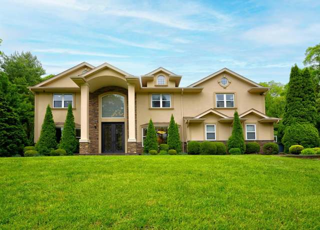 Property at 2 Maize Ct, Melville, NY 11747, 5 beds, 2.5 baths
