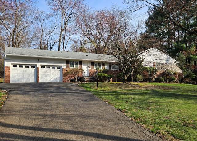 Property at 7 Rocklyn Dr, Montebello, NY 10901, 3 beds, 2 baths