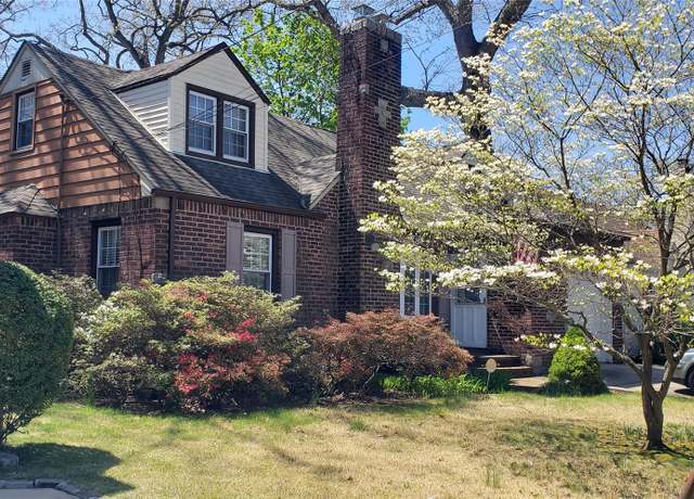 Property at 423 Coolidge St, West Hempstead, NY 11552, 4 beds, 2 baths