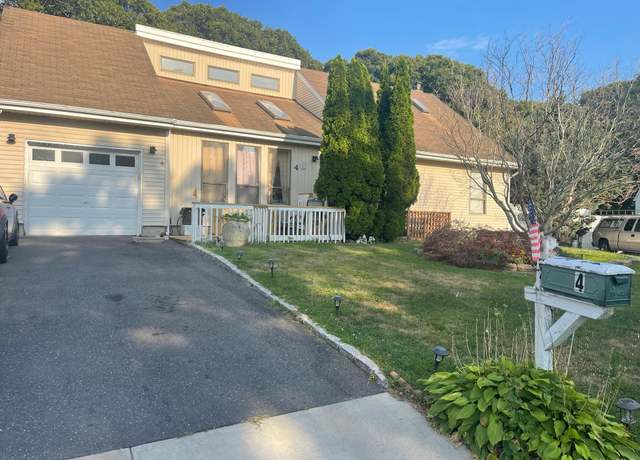 Property at 4 Golden Gate Ln, Shirley, NY 11967, 3 beds, 3 baths