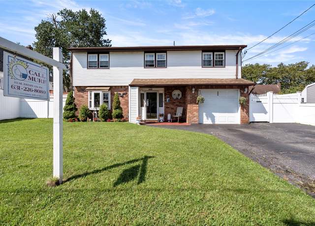 Property at 245 Lido Pkwy, Lindenhurst, NY 11757, 5 beds, 3 baths