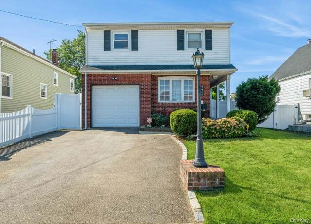Property at 375 W Windsor Pkwy, Oceanside, NY 11572, 3 beds, 1.5 baths