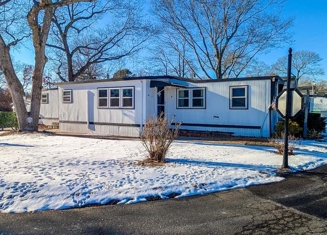 Property at 37 Hubbard Ave #85, Riverhead, NY 11901, 3 beds, 1 bath