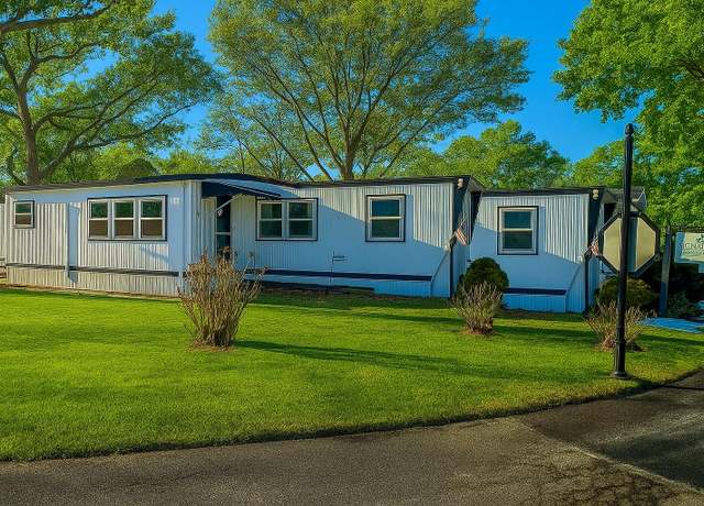 Property at 37 Hubbard Ave #85, Riverhead, NY 11901, 3 beds, 1 bath